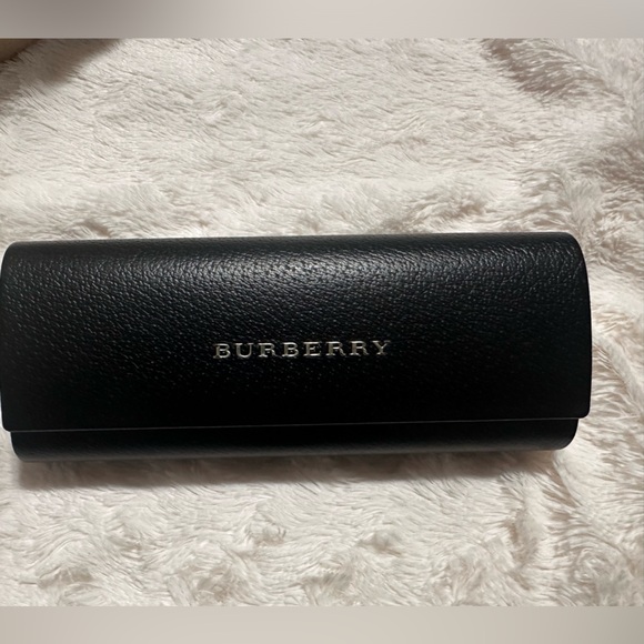 Woman Burberry sunglasses - Picture 3 of 7